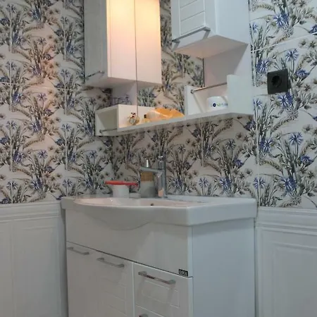 Diamond Garden House *